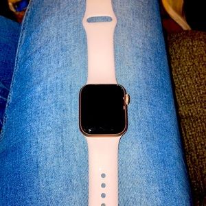 Apple Watch Series 6 40 mm aluminum rose gold